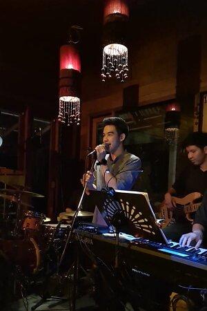 Le Petit Cafe & Wine Club